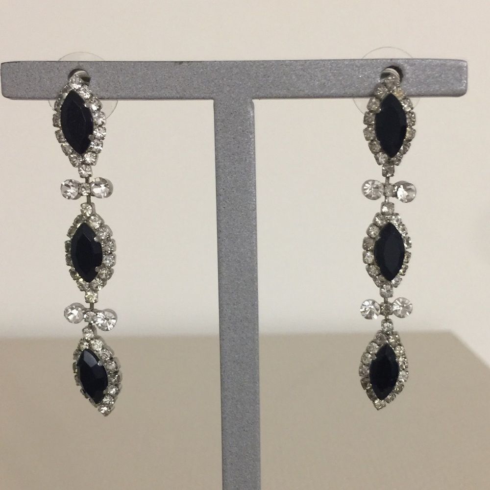 Cache long crystal earrings